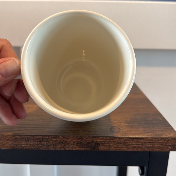 White Mug with Portrait Design of Oprah Winfrey 2020 by Fishs Eddy - Picture 4 of 7